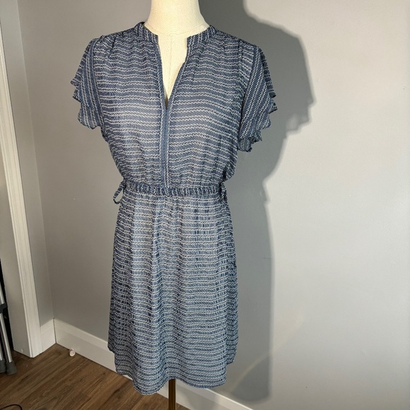 H&M Flutter Sleeve Dress, Dark Blue and white Pattern, V neck, SZ 10, li… - Picture 1 of 9